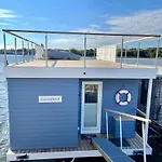 Дом отдыха Hausboot Snowbird Mit Grossem Sonnendeck