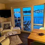 Дом отдыха Hausboot Snowbird Mit Grossem Sonnendeck