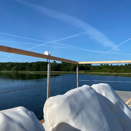 Дом отдыха Hausboot Snowbird Mit Grossem Sonnendeck *